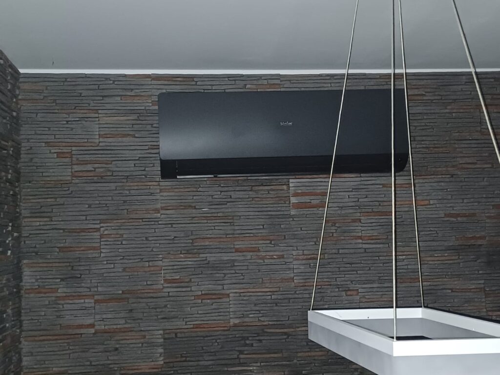 Außengerät einer Klimaanlage – Installation in Frankfurt (Oder)